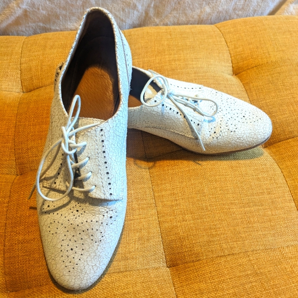 Frye Shoes Frye Terri Perf Oxford Women's White, size 8.5